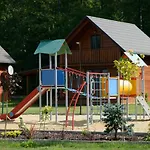 Caloroczny Sosenka 1-5 Z 2 Sypialniami, Aneksem, Lazienka I Salon Milicz