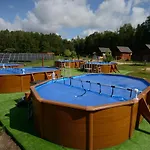 Caloroczny Sosenka 1-5 Z 2 Sypialniami, Aneksem, Lazienka I Salon Hébergement de vacances Milicz