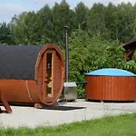 Caloroczny Sosenka 1-5 Z 2 Sypialniami, Aneksem, Lazienka I Salon Milicz