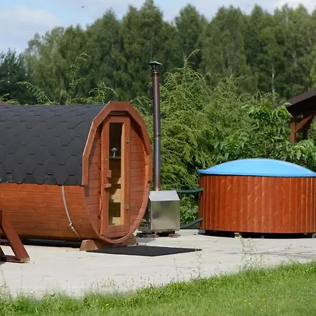 Caloroczny Sosenka 1-5 Z 2 Sypialniami, Aneksem, Lazienka I Salon ميليتش