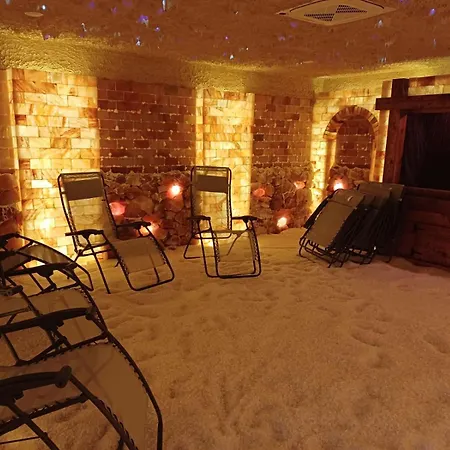 Caloroczny Sosenka 1-5 Z 2 Sypialniami, Aneksem, Lazienka I Salon * Milicz