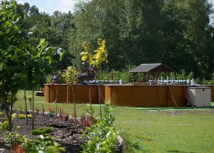 Caloroczny Sosenka 1-5 Z 2 Sypialniami, Aneksem, Lazienka I Salon *