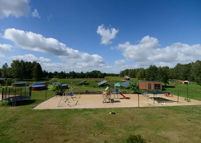 Caloroczny Sosenka 1-5 Z 2 Sypialniami, Aneksem, Lazienka I Salon 度假居