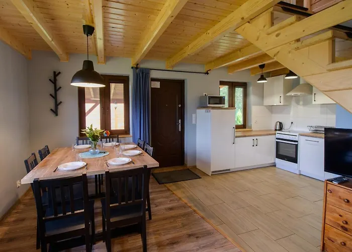 Caloroczny Sosenka 1-5 Z 2 Sypialniami, Aneksem, Lazienka I Salon